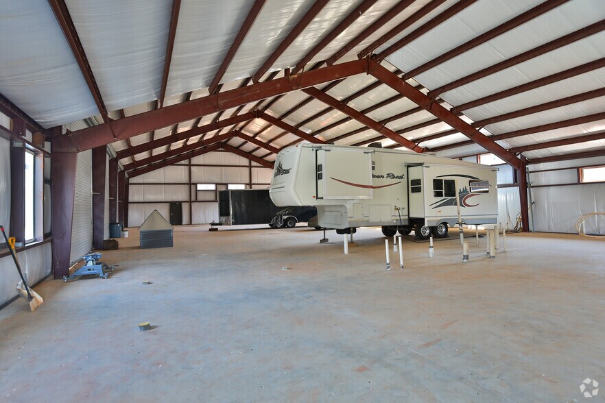 More Photos Of 2224 Gumlog Rd, Lavonia Light Manufacturing For Sale