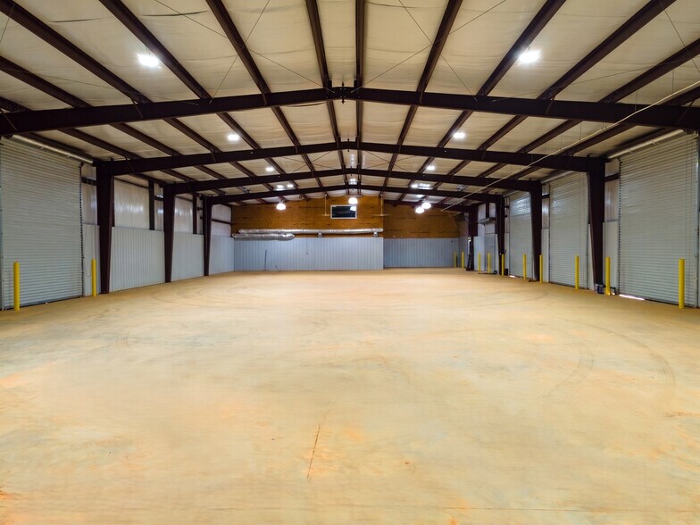More Photos Of 2749 Providence Church Rd, Lavonia Warehouse For Lease
