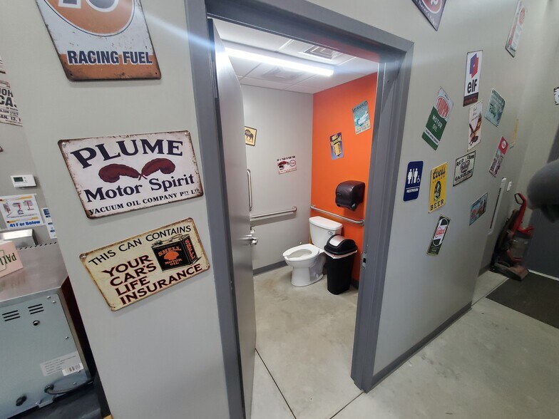 More Photos Of 1579 E Wyandot Ave, Upper Sandusky General Retail For Sale