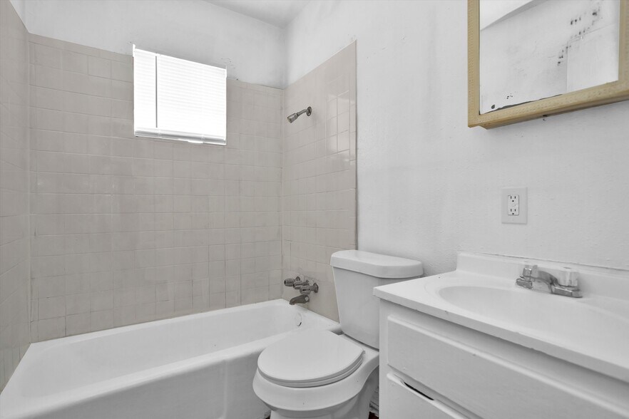 More Photos Of 3908 Woolworth St, Houston Apartments For Sale