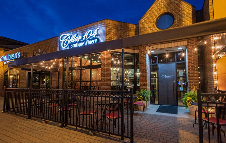 More Photos Of 104 Macomb Pl, Mount Clemens Restaurant For Sale