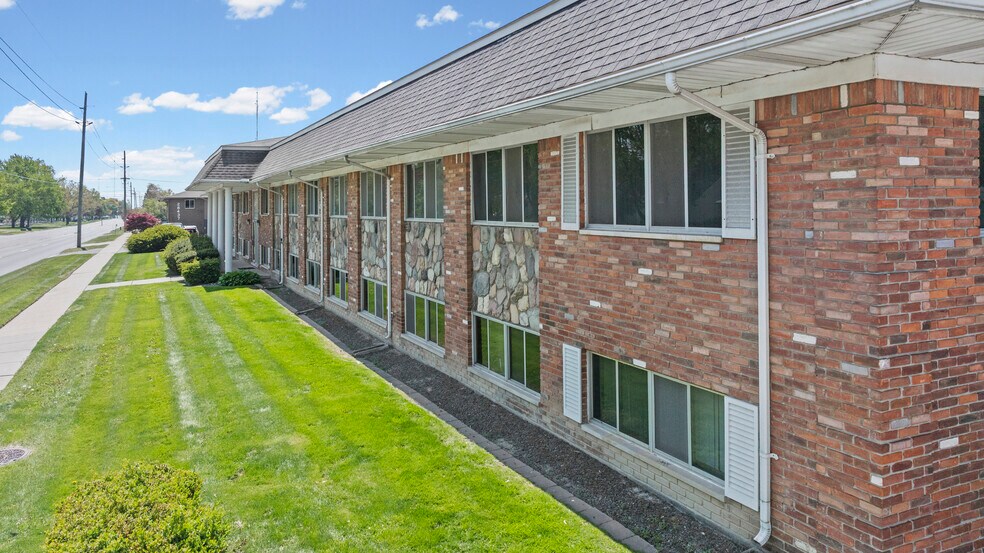 More Photos Of 28475 Greenfield Rd, Southfield Office For Sale