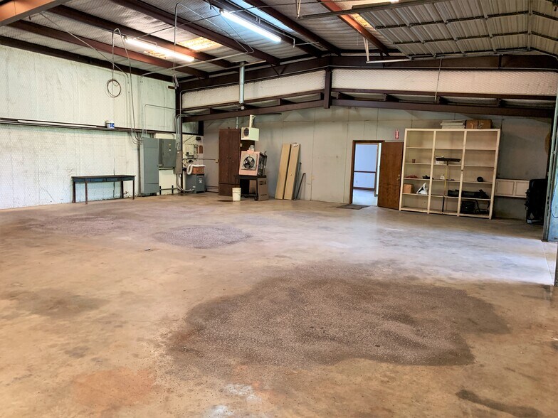More Photos Of 6887 State Highway 31 E, Murchison Warehouse For Sale