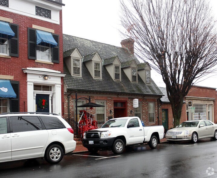 More Photos Of 39 Culpeper St, Warrenton Office For Lease