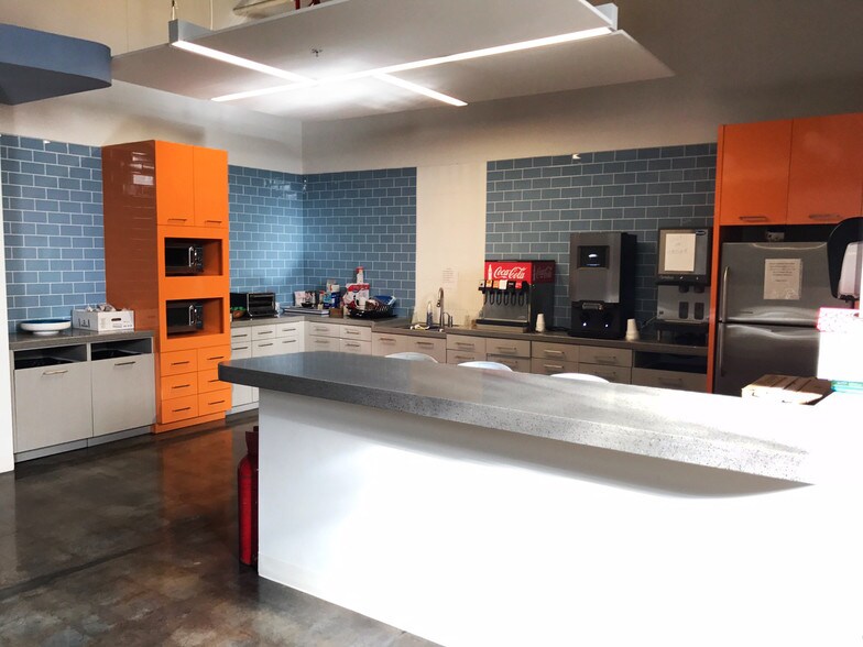 More Photos Of 1525 Hendry St, Fort Myers General Retail For Sale