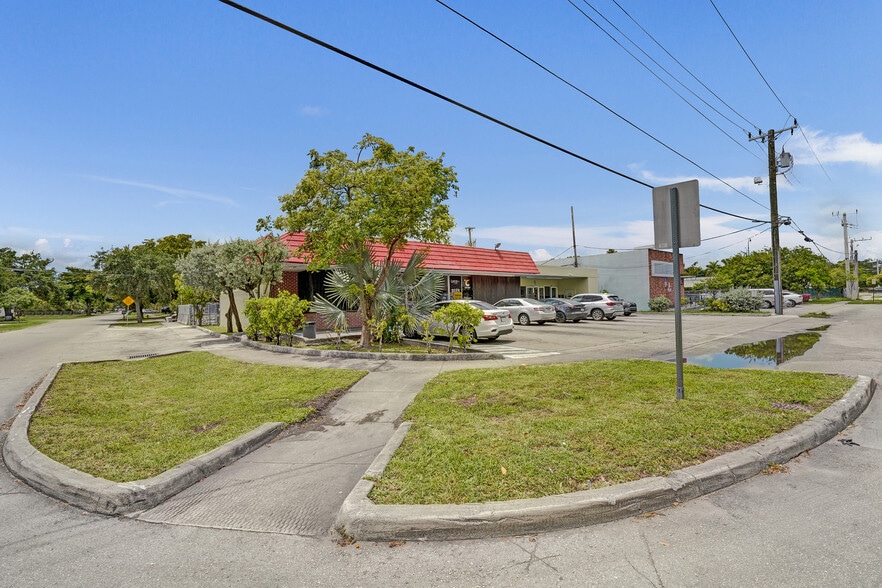More Photos Of 3870-3890 SW 2nd Ct, Fort Lauderdale Freestanding For Sale
