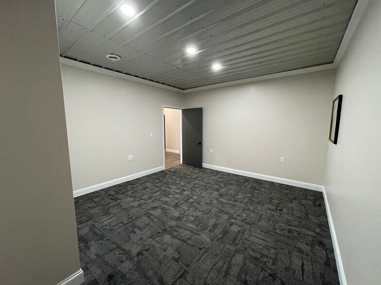 More Photos Of 1655 Plett Rd, Cadillac Office Residential For Lease