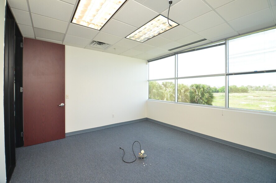 More Photos Of 7900 N Sam Houston Pky W, Houston Office For Lease