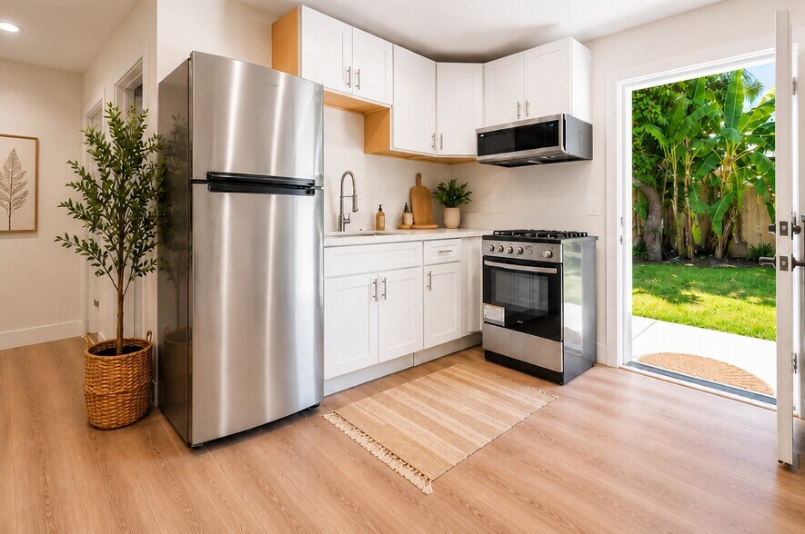 More Photos Of 1562 W 31st St, Long Beach Apartments For Sale
