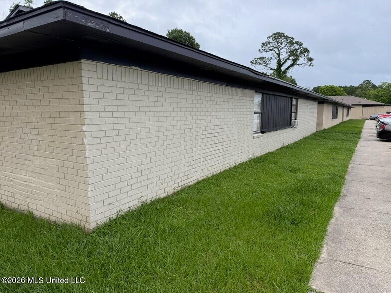 More Photos Of 5420 28th St, Gulfport Apartments For Sale