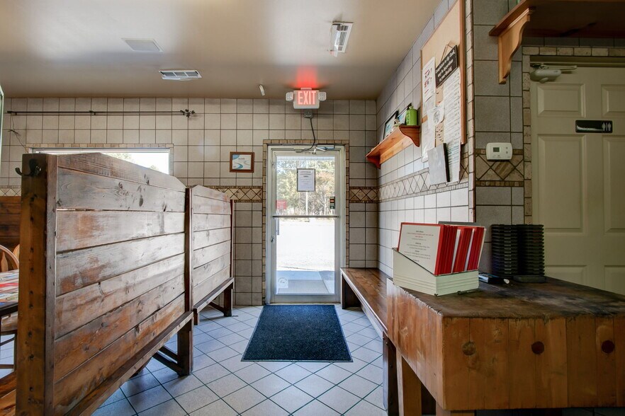 More Photos Of 868 County Line Rd NE, Resaca Convenience Store For Sale