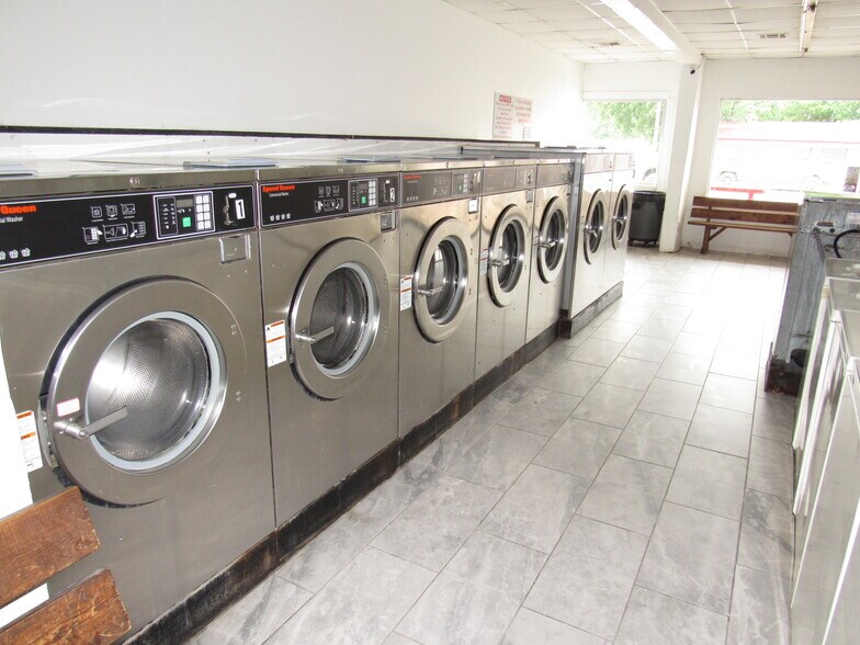 More Photos Of 802 S Main St, Belton General Retail For Sale