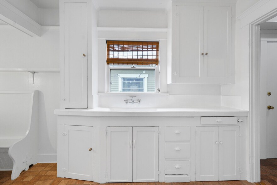 More Photos Of 2006 Strongs Dr, Venice Apartments For Sale