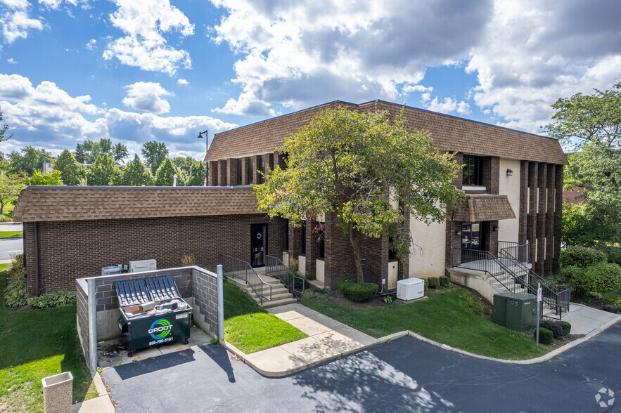 More Photos Of 261 E Lake St, Bloomingdale Office For Lease