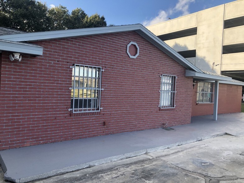 More Photos Of 11412 N Central Ave, Tampa Office For Lease