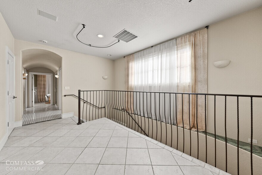 More Photos Of 125 NW Wall St, Bend Health Club For Lease