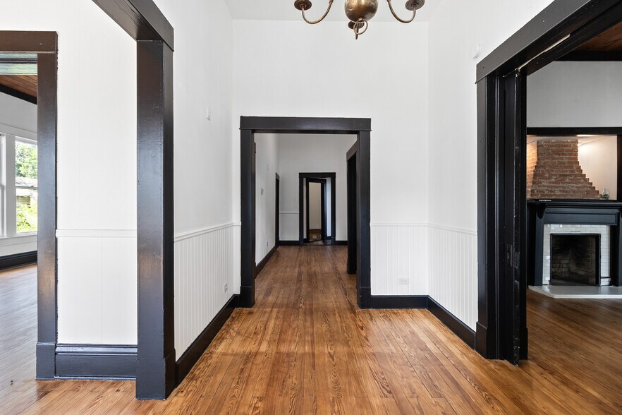 More Photos Of 327 S Robb St, Trinity Specialty For Lease