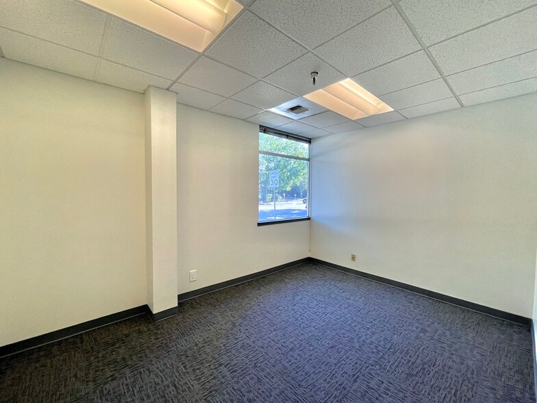 More Photos Of 17530 NE Union Hill Rd, Redmond Medical For Sale