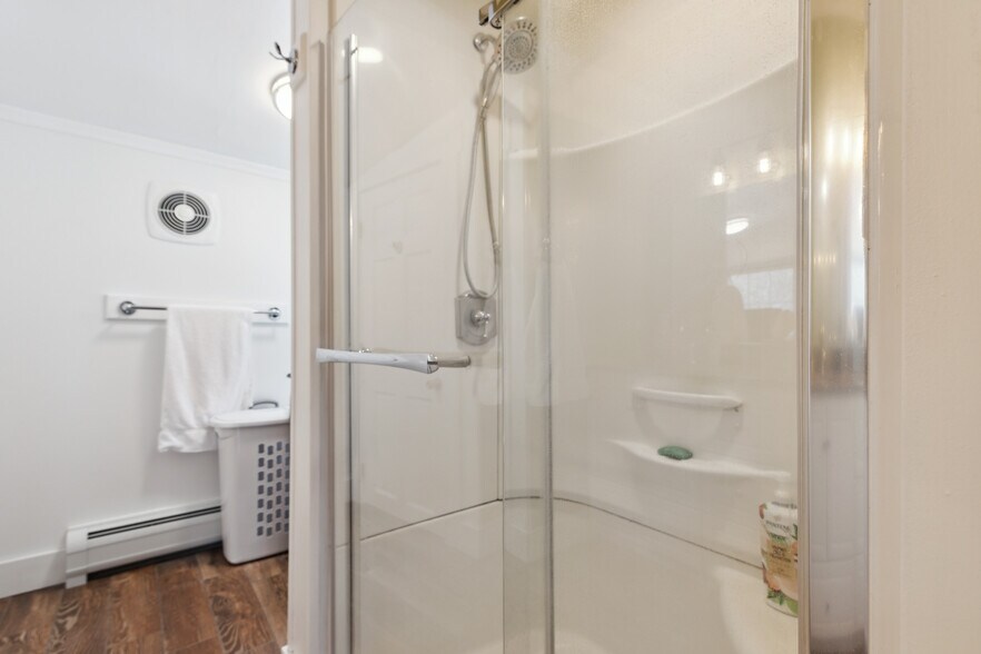 More Photos Of 67 Pleasant View Rd, Bradford Hotel For Sale