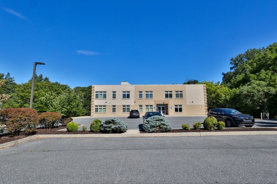 More Photos Of 1425 Mountain Dr N, Bethlehem Office For Lease