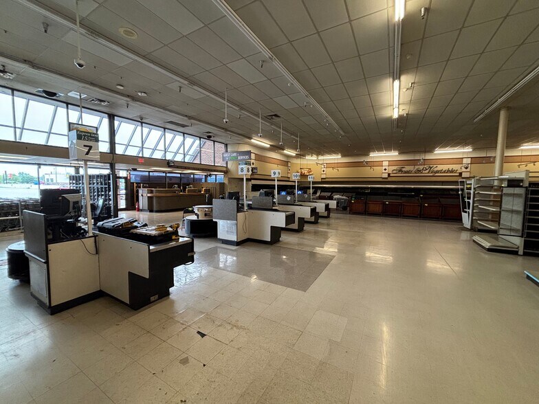 More Photos Of 4526 W Western Ave, South Bend General Retail For Sale