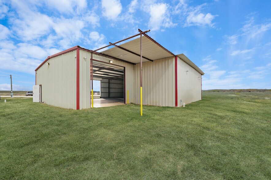 More Photos Of 2330 Schuwirth Rd, Converse Warehouse For Lease