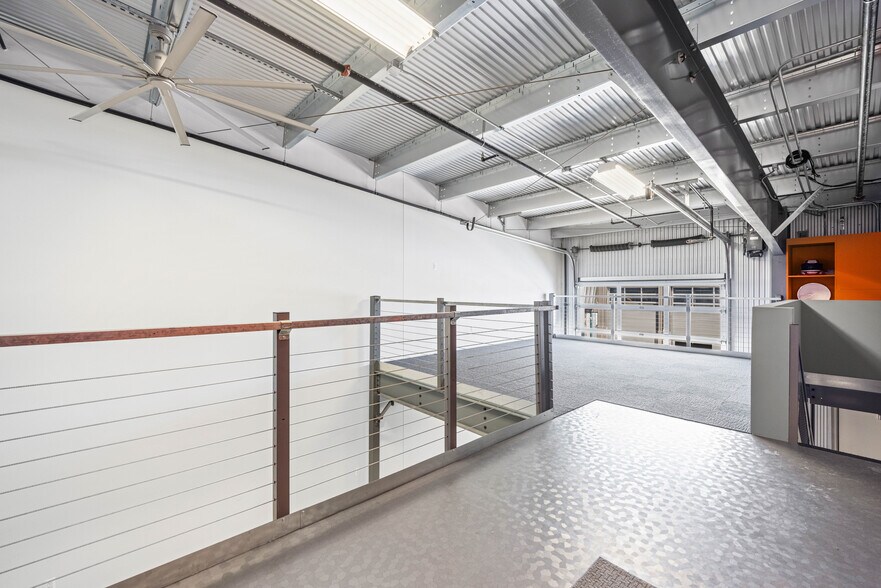 More Photos Of 123 Pit Ln, Pontiac Parking Garage For Sale