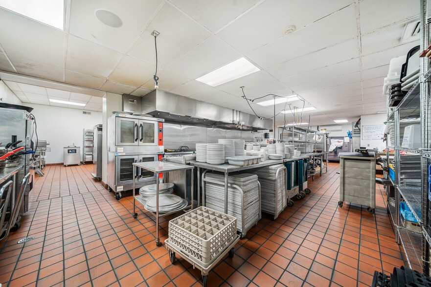 More Photos Of 3177 French Rd, De Pere Freestanding For Sale