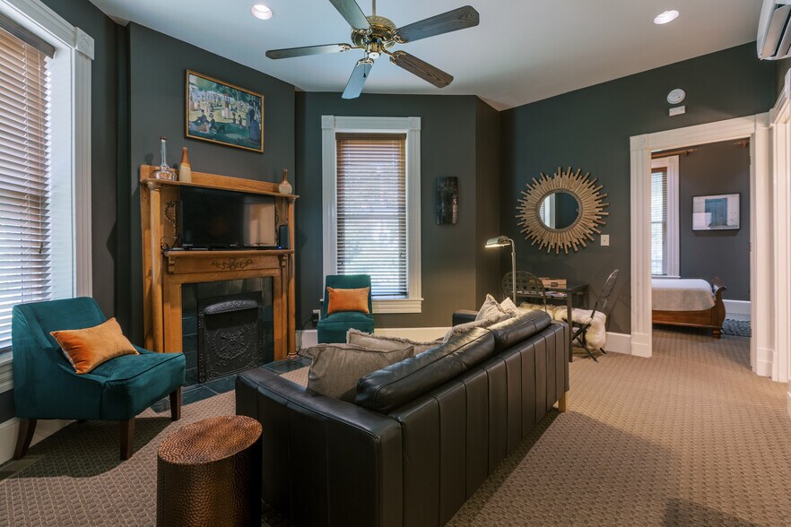 More Photos Of 300 Madison Pl, Lexington Apartments For Sale