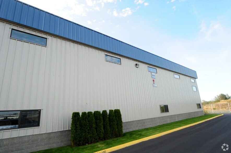 Primary Photo Of 9800 29th Ave W, Everett Airplane Hangar For Lease