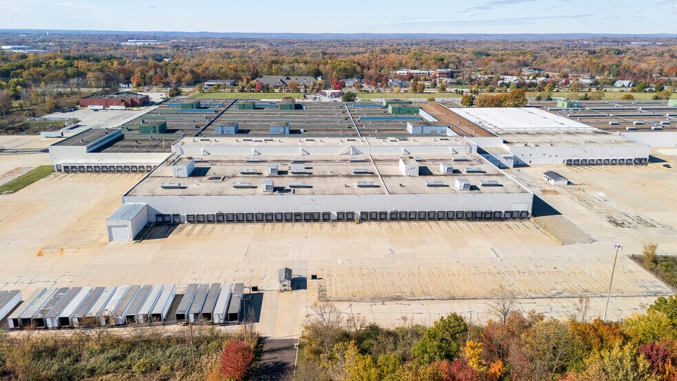 More Photos Of 5455-5555 Darrow Rd, Hudson Distribution For Lease