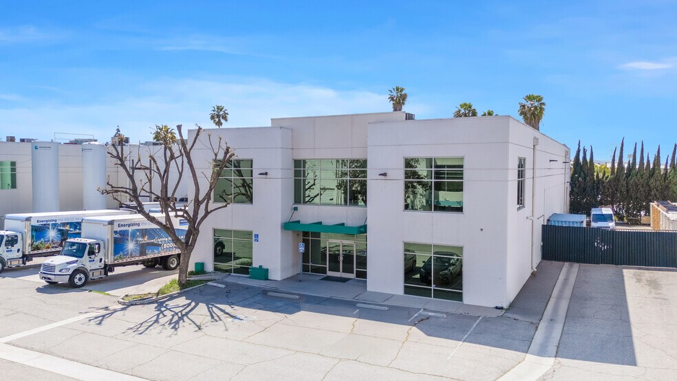 More Photos Of 5651 Mansfield Way, Bell Warehouse For Sale