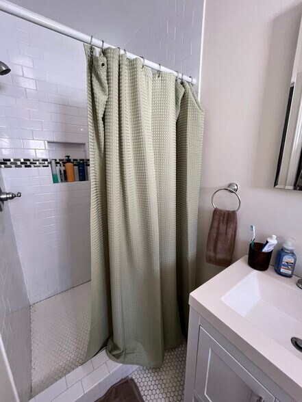 More Photos Of 1201 S Cloverdale Ave, Los Angeles Apartments For Sale