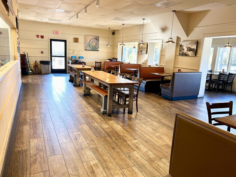 More Photos Of 1141 Walker Rd, Great Falls Restaurant For Lease