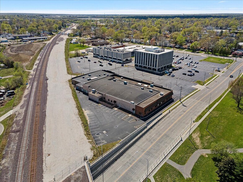 More Photos Of 740 E Ash St, Springfield Office For Lease