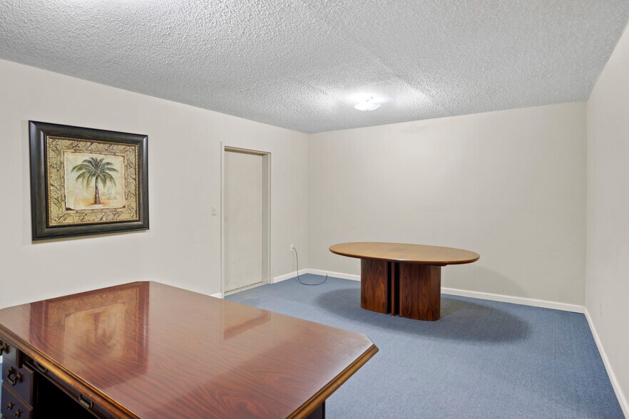 More Photos Of 20735 Central Ave E, Blountstown Office For Sale