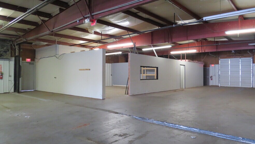 More Photos Of 310 S Coltrane Rd, Edmond Warehouse For Lease