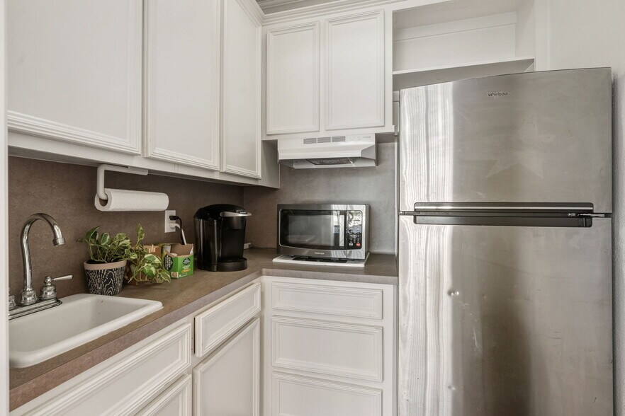 More Photos Of 12159 FM 1097 Rd W, Willis Office For Sale