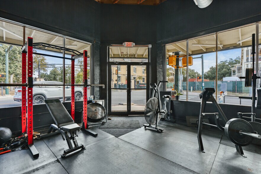 More Photos Of 1941-1947 N New Braunfels Ave, San Antonio Storefront Retail Office For Lease