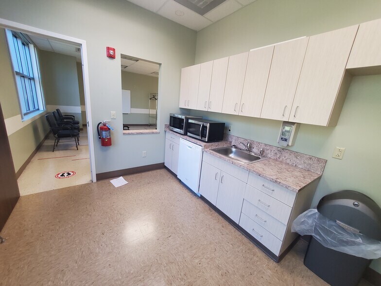 More Photos Of 3347 W 12th St, Erie Office For Lease