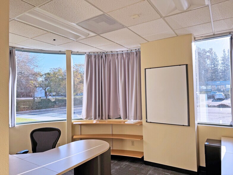 More Photos Of 424 Aviation Blvd, Santa Rosa Industrial For Sale