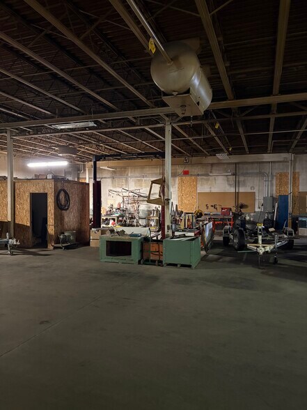 More Photos Of 1912 Columbus St, Two Rivers Manufacturing For Sale