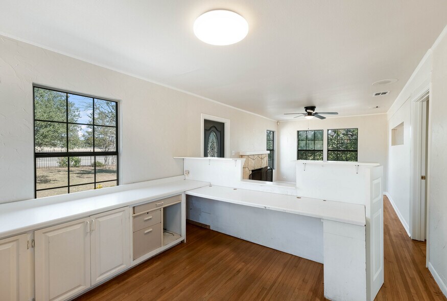 More Photos Of 174 Sherwood Dr, San Antonio Office Residential For Lease