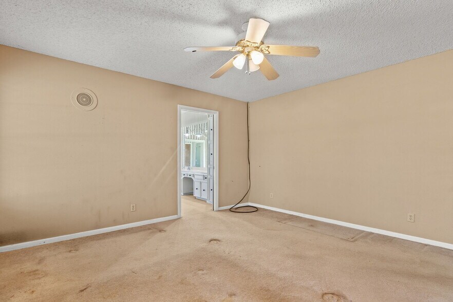 More Photos Of 12409 Lowden Ln, Manchaca Flex For Sale