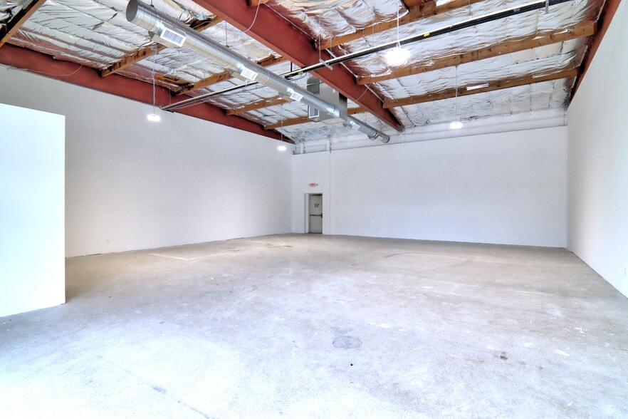 More Photos Of 3860 E Main St, Ventura Freestanding For Lease