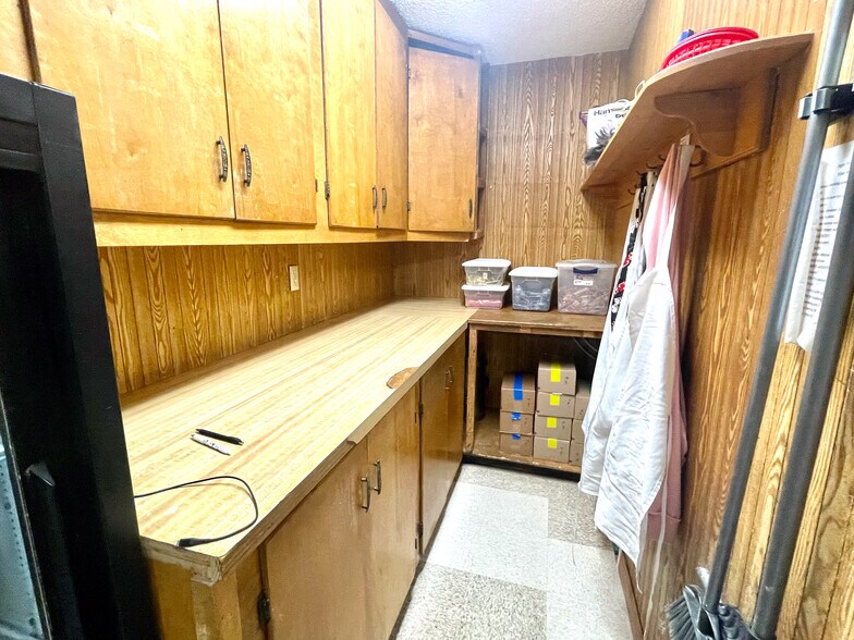 More Photos Of 924 N Main St, Mountain Grove Restaurant For Sale