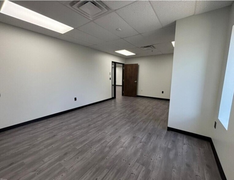 More Photos Of 61501 Southgate Rd, Cambridge Office For Lease
