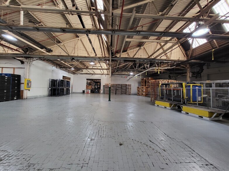 More Photos Of 60 Baldwin Ave, Pontiac Warehouse For Lease