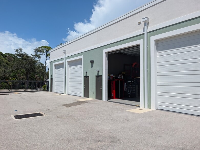 More Photos Of 4276 Bonita Beach Rd, Bonita Springs Self Storage For Sale
