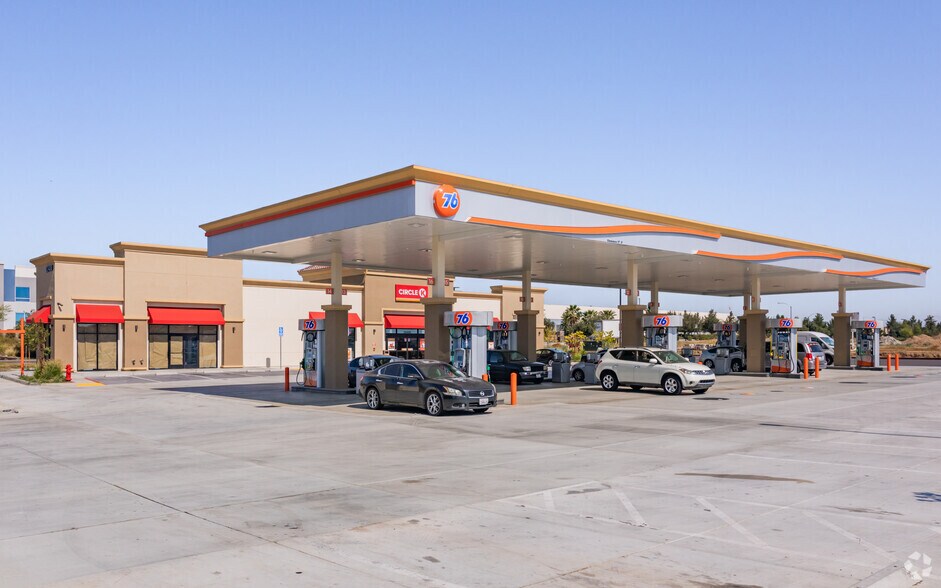 More Photos Of NEC Van Buren Blvd, Riverside Unknown For Lease